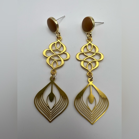 Delicate Art Deco-Inspired Dangle Earrings - Gold Stylish Morocco Earrings - Picture 3 of 12